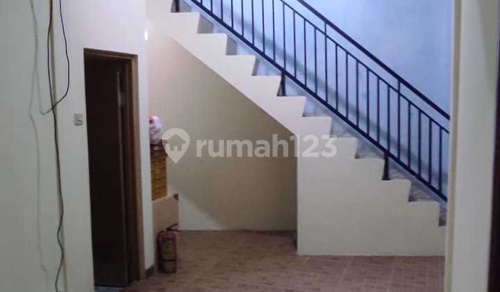 Rumah 2 Lantai Lokasi Strategis di Jatiwaringin  4