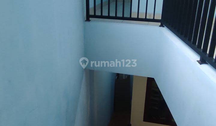 Rumah 2 Lantai Lokasi Strategis di Jatiwaringin  7