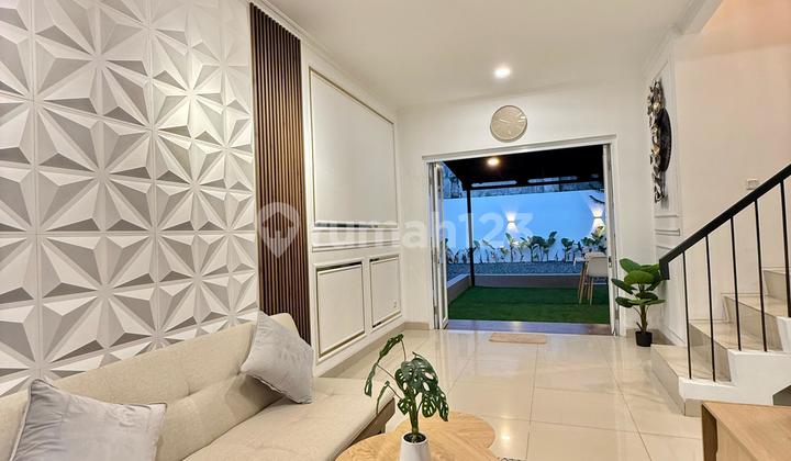 For Sale: Riverside Golf Hill House in Cibubur