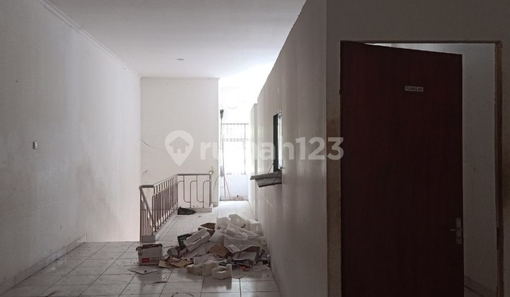 Strategic Shophouse on Jl. Hayam Wuruk near Jambuluwuk Malioboro Hotel 2