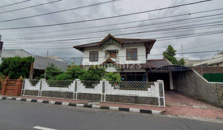 Rumah Besar Tepi Jalan Aspal Jogja dkt Stasiun Tugu dan Malioboro 2