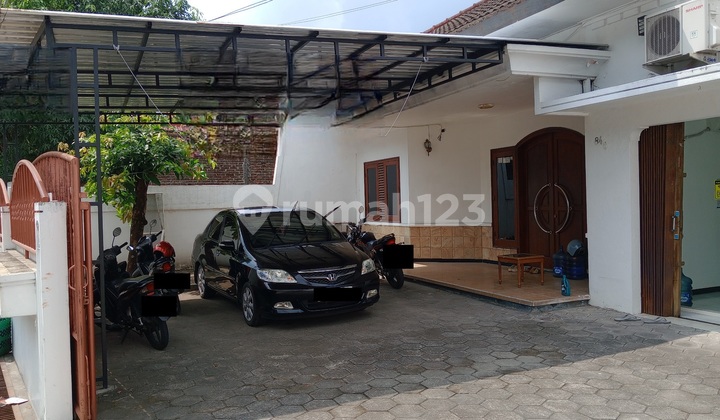 For Rent Spacious 200 M2 House Near Al Azhar, Monumen Jogja Kembali