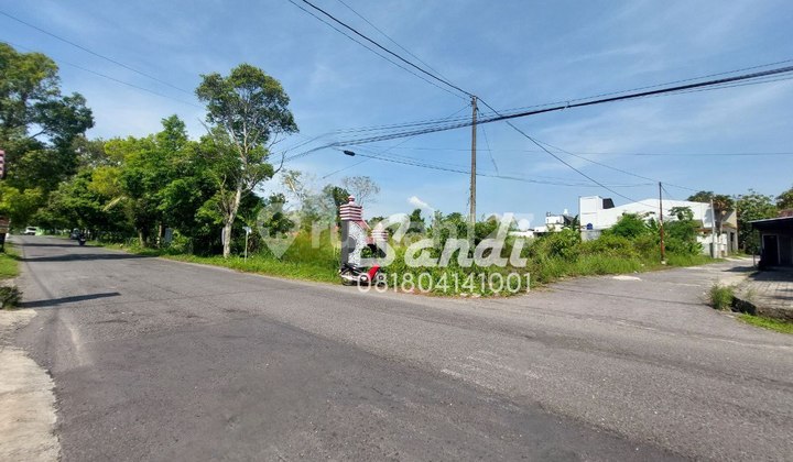 Tanah Hook Tepi Jl. Palagan dekat  Kolam Renang Tirta Pelangi