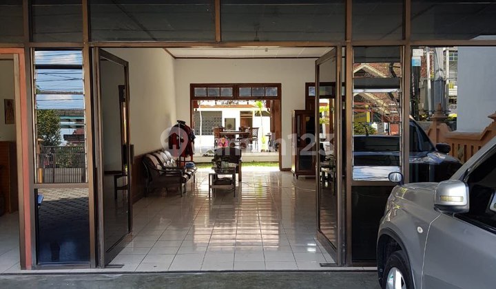 Shop House with 650 sqm Land Area, 11m Front Width, Near FH UII Taman Siswa 2