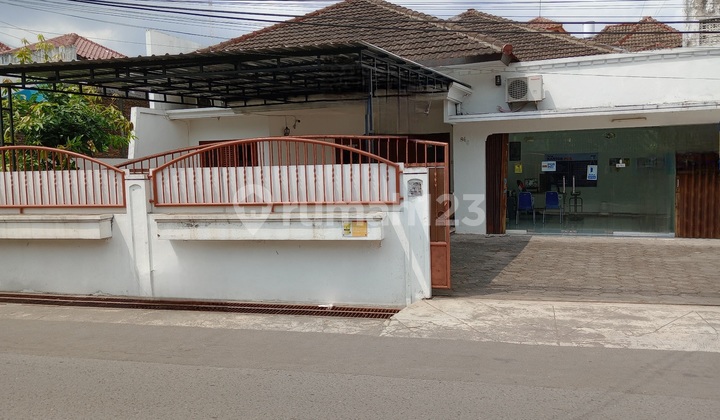 For Rent Spacious 200 M2 House Near Al Azhar, Monumen Jogja Kembali