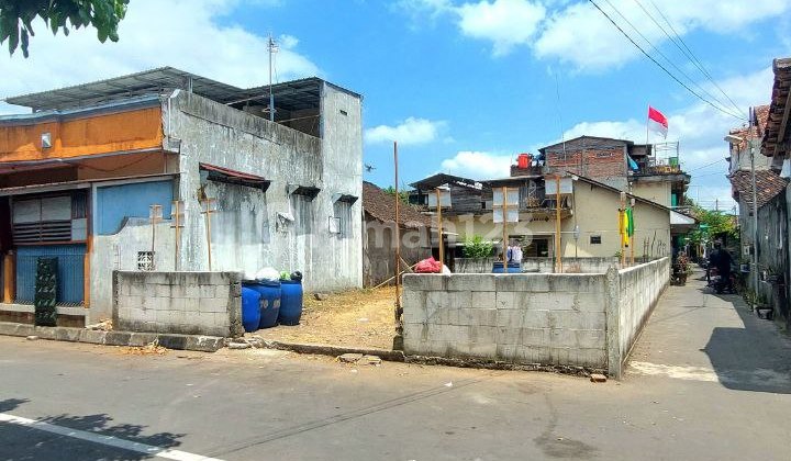 Tanah Tepi Jl. Aspal dekat dekat Pasar Giwangan Tanah Tepi Jl. Aspal dekat dekat Pasar Giwangan