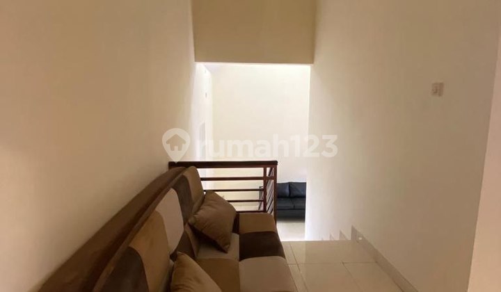 Dijual Rumah 2.5 Lantai Full Furnished dlm Perumahan dekat Sebelas Coffee  2