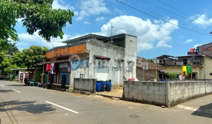 Land on the Edge of the Asphalt Road near Kotagede Market