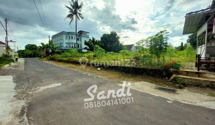 Tanah Kosong Tepi Jl. Aspal Maguwoharjo Purwomartani dekat Kampus Unriyo, Kampus Sanata Darma 1