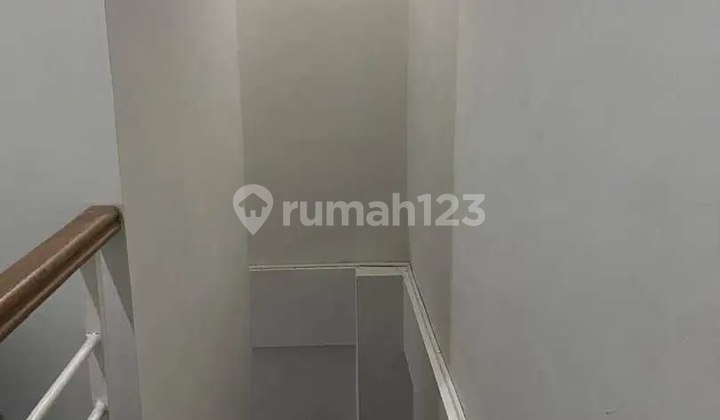 Strategic Ready-to-Use Shop House near Tugu Station Yogyakarta 2