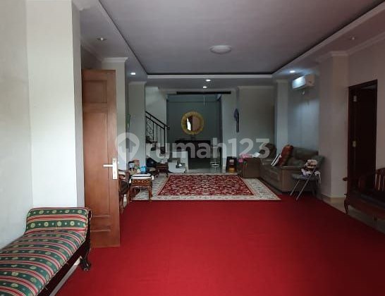 Rumah 3 Lantai Lokasi Strategis Premium dkt Toko Merah 2