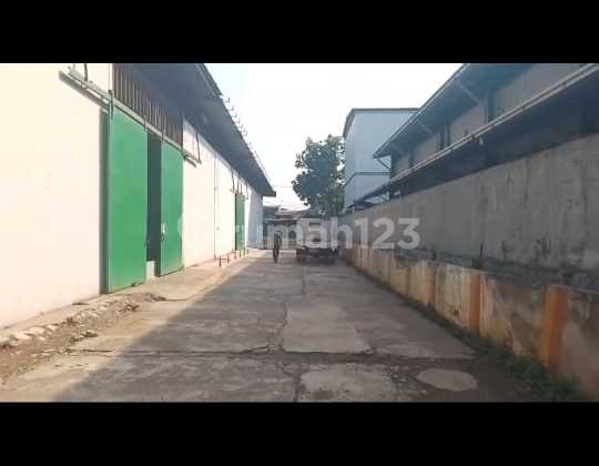 For rent warehouse in kayu besar kamal raya