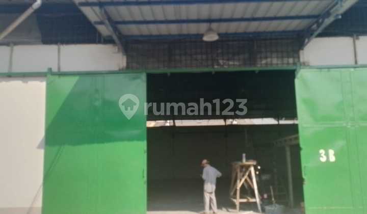 Quick for rent Large wooden warehouse area