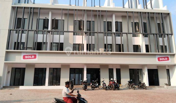 Ruko Dian Istana Wiyung 3 Lantai Dekat Club House 1