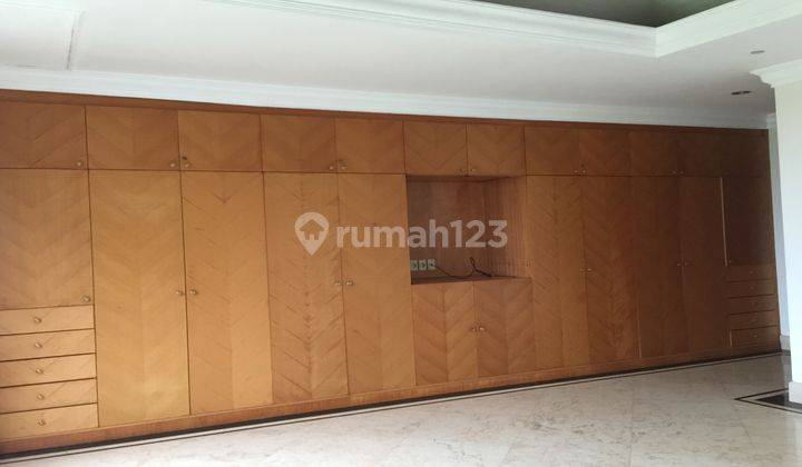  Apartemen 4 Kamar Tidur Syailendra Semi Furnished 2