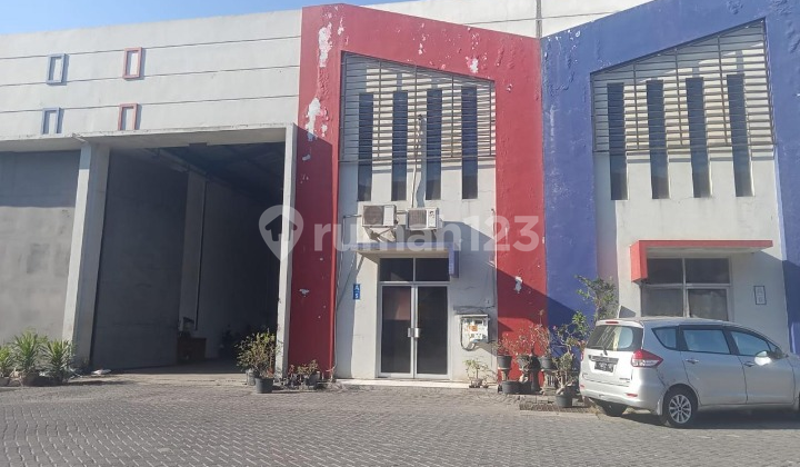 For Sale: Legundi Bizpark Warehouse, Ready to Use, 3 Floors For Sale: Legundi Bizpark Warehouse, Ready to Use, 3 Floors