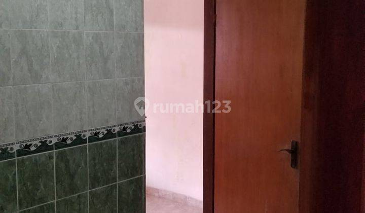 Rumah Kayu Putih Siap Huni Lingkungan Aman  2