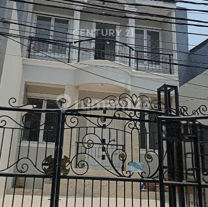 RUMAH BRAND NEW 4KT SIAP HUNI STRATEGIS KELAPA GADING