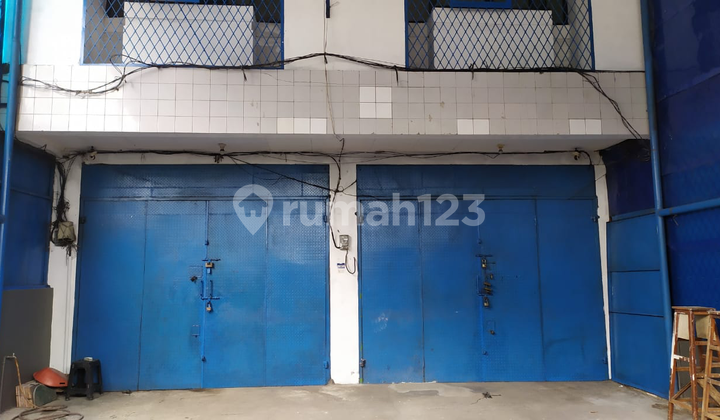 Row House in Ciledug 4x17m², Facing Main Road, 4 Floors Row House in Ciledug 4x17m², Facing Main Road, 4 Floors