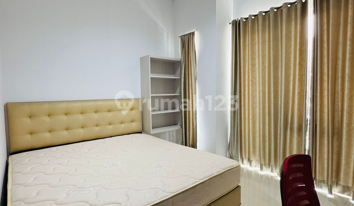 Daan Mogot Baru House 8x15m2, Freehold Title, North-Facing, Semi-Furnished Daan Mogot Baru House 8x15m2, Freehold Title, North-Facing, Semi-Furnished