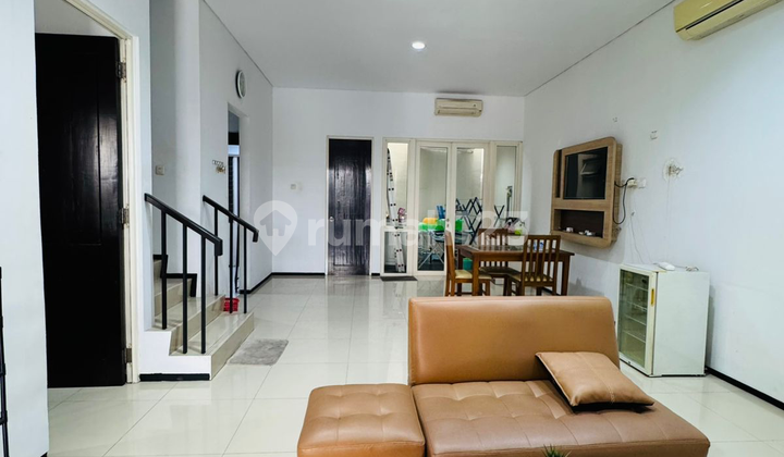 Daan Mogot Baru House 8x15m2, Freehold Title, North-Facing, Semi-Furnished Daan Mogot Baru House 8x15m2, Freehold Title, North-Facing, Semi-Furnished