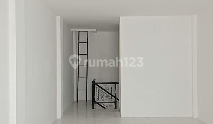 Royal Palace Shop House 4X12 Karawaci, Ready with Deed of Sale, 3 Floors, Move-In Ready. 2