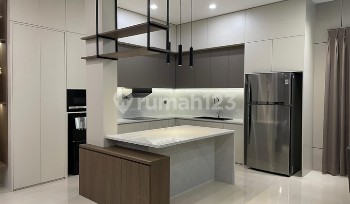 Metland East Terrace 10X15m2, Hadap Barat Daya, 2,5 Lantai, SHM 2