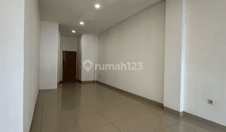 DiSewakan Ruko CBD 4,5x15 Green Lake City, Hadap Jalan, Bagus 2