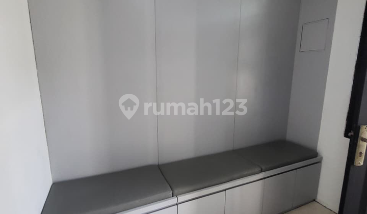 Kintamani House Daan Mogot Baru, Freehold Certificate, 2.5 Floors, Semi Furnished Kintamani House Daan Mogot Baru, Freehold Certificate, 2.5 Floors, Semi Furnished