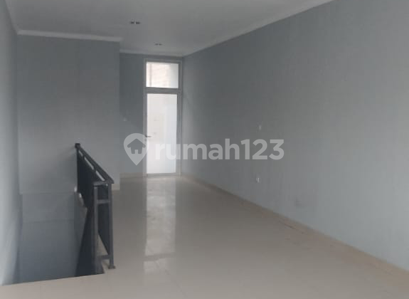Duri Kosambi Ruko, 4x30m², Freehold Certificate, 2.5 Floors, Facing Main Road 2