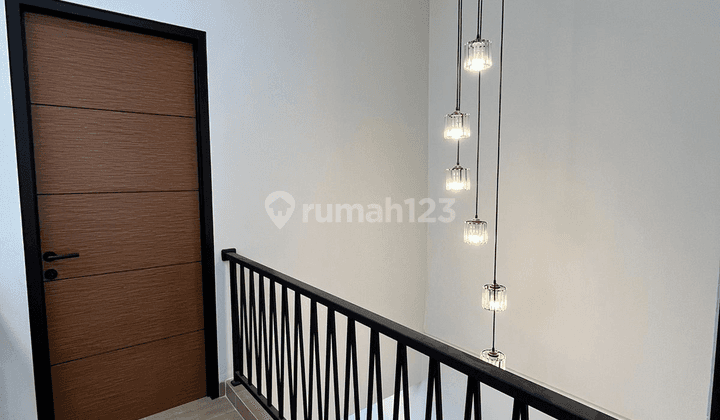 Rumah Baru Tomang 5x18m2, Semi Furnished, SHM, 3 Lantai 2