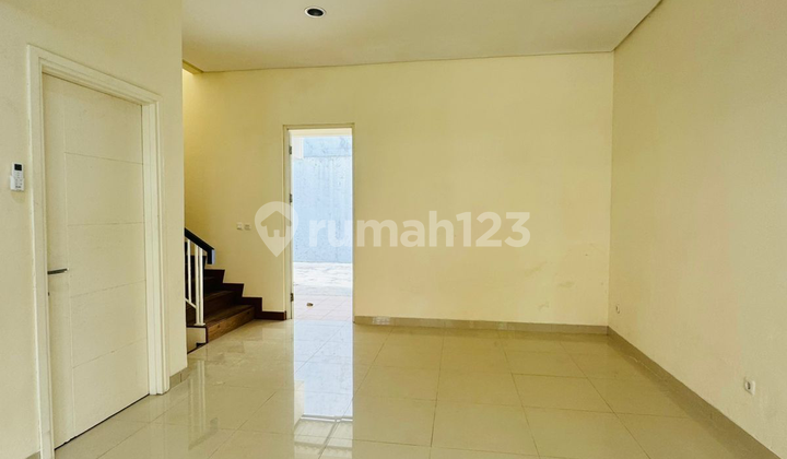 Rumah Amerika 8X18 Green Lake City, SHM, Hadap Utara, Bagus