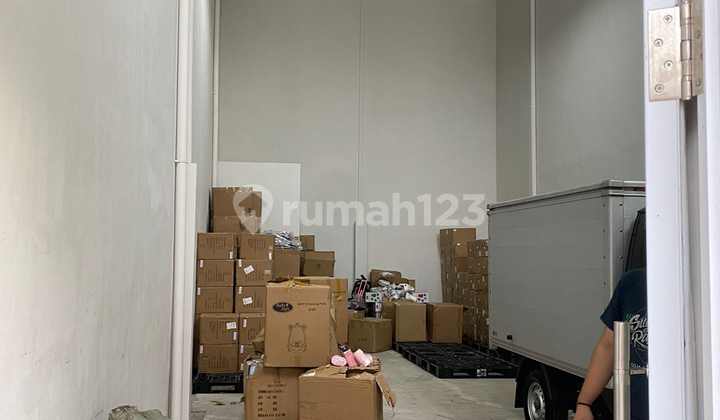 Warehouse The Store 7x20m² Green Lake City, HGB, Facing East Warehouse The Store 7x20m² Green Lake City, HGB, Facing East