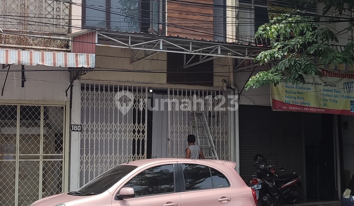 Ruko bagus di jalan Wahid Hasyim 1