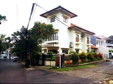 Rumah 2 Lantai SHM Bagus di Bukit Sari 1