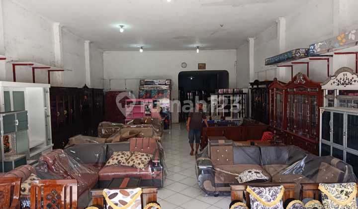 Rumah Sekaligus Toko SHM di Jalan Raya Brebes