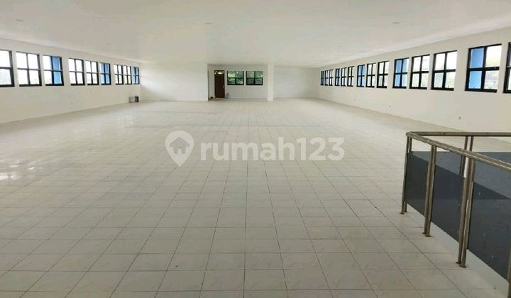 Building on Protocol Road Upper Semarang Near Banyumanik Terminal 2