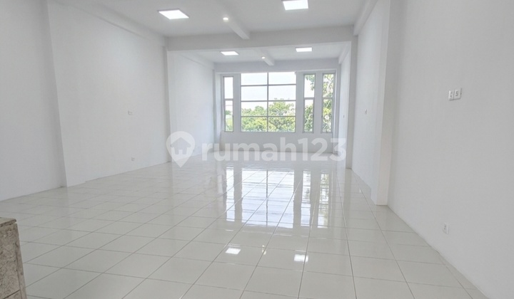 3-Story Shop House by Main Road Semarang Purwodadi 3-Story Shop House by Main Road Semarang Purwodadi