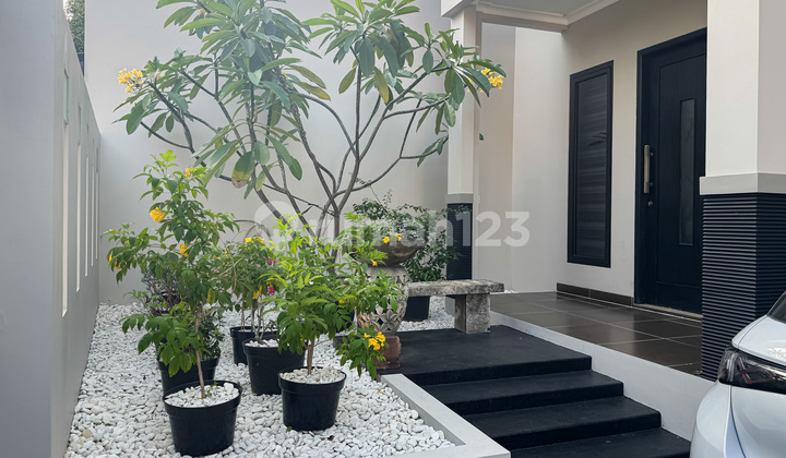 Super Luxurious Ready-to-Occupy House in Rawamangun 2