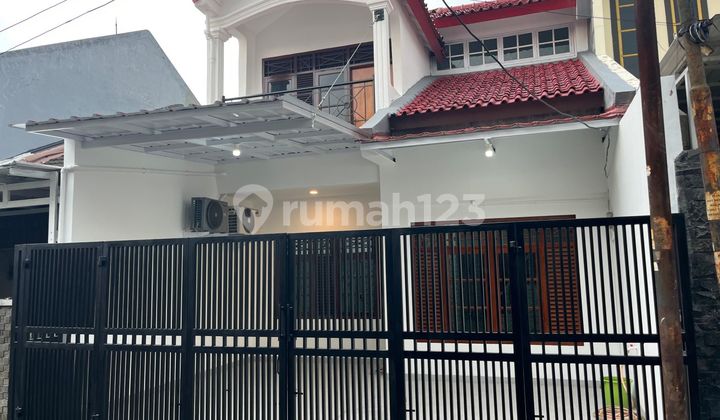 Rumah Mewah Siap Huni di Pondok Bambu Jakarta Timur
