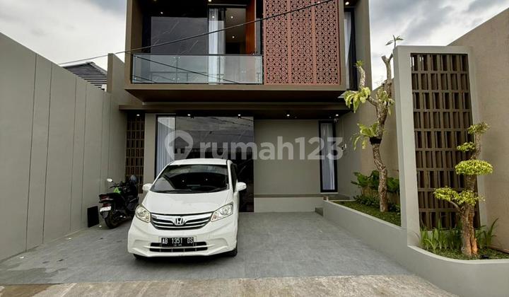 Rumah Baru Mewah 2 Lantai Kontemporer Full Firnished di Bakungan Wedomartani Ngemplak Sleman Dekat Perum Minomartani Rumah Baru Mewah 2 Lantai Kontemporer Full Firnished di Bakungan Wedomartani Ngemplak Sleman Dekat Perum Minomartani