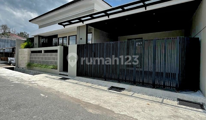 Rumah Baru Industrial Modern - Strategis Di Tepi Jalan Aspal Dekat Pasar Jangkang Jalan Kaliurang Km 13 Ngemplak Sleman