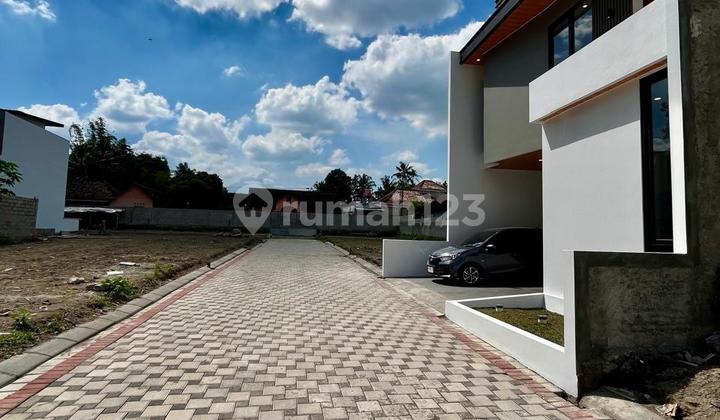 Rumah Mewah Kontemporer Modern 2 Lantai Dalam Perumahan Buana Regency Jalan Kaliurang Km. 13 Ngaglik Sleman Dekat Kampus Uii