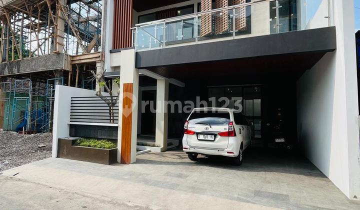 New Contemporary Modern Luxury 2-Story House With Swimming Pool on Palagan Street Km 1 Near UGM Campus New Contemporary Modern Luxury 2-Story House With Swimming Pool on Palagan Street Km 1 Near UGM Campus