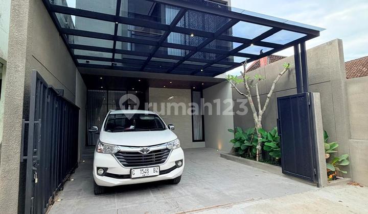 Istimewa Banget‼️Tinggal Bawa Koperrumah Baru Mewah 2 Lantai Kontemporer Modern Full Furnished - Strategis di Wedomartani Ngemplak Sleman Dekat Jogjabay
