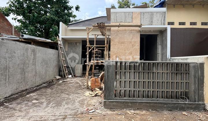 Rumah Baru Cantik - Harga Murah Banget Desain Limasan Modern Dekat Rs. Athurot dan Pasar Godean