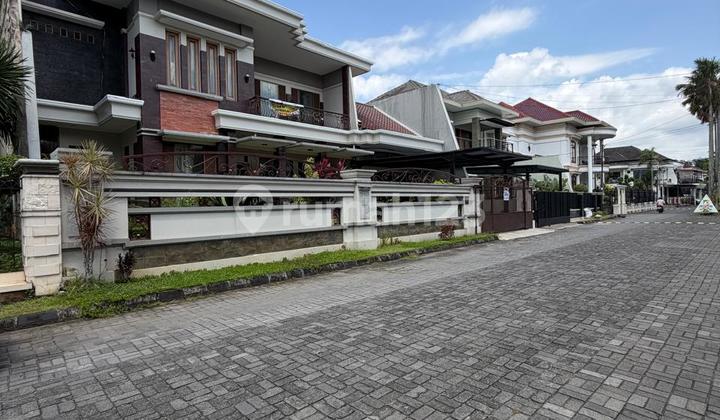 In the Premium Area‼️A Luxurious 2-Story House with Extensive Land in an Elite Housing Estate on Jalan Monjali, Sariharjo, Ngaglik, Sleman, Near UGM Campus 2