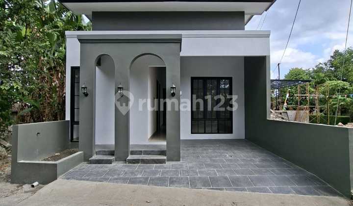 Cheap !!! Ready-to-Occupy Aesthetic Modern Limasan House Near Kasongan Pottery Tourist Area and Bantul Road