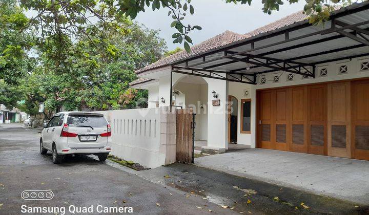 ISTIMEWA BANGET...! Rumah MEWAH TATA RUANG NYAMAN - TANAH LUAS di Condong Catur dekat Swalayan Pamela 6 1