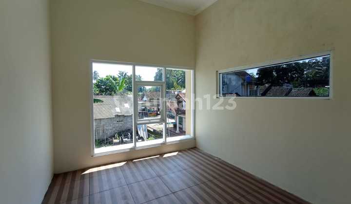 MURAH BANGET...! RUMAH MEWAH MODERN 3 LANTAI DENGAN TANAH LUAS DAN BONUS KOLAM IKAN DI TURI SLEMAN YOGYAKARTA 7